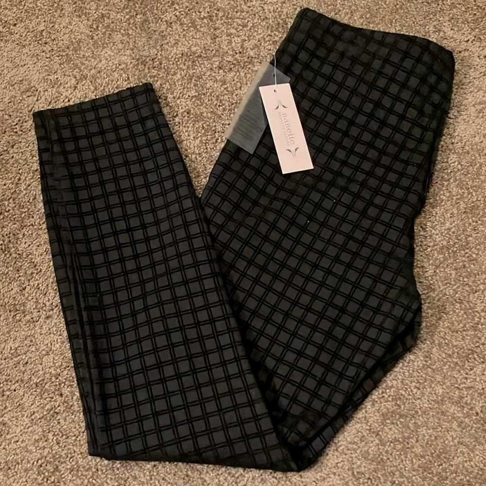 NANETTE LEPORE. BLACK DESIGN PANTS. SIZE MEDIUM. SLIGHT STRETCH. NWT